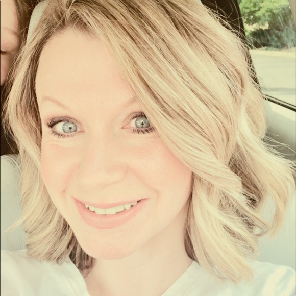 Meet your Posher, Alexis - Picture 2 of 3